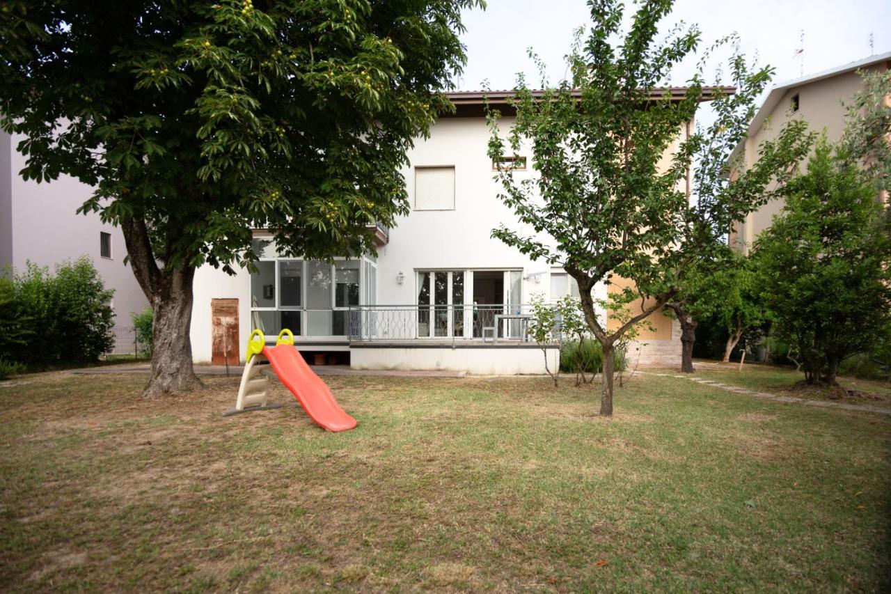 L'Oasi Della Pace - Confortevole E Vicino A Tutto Apartman Chiaravalle Marche Kültér fotó